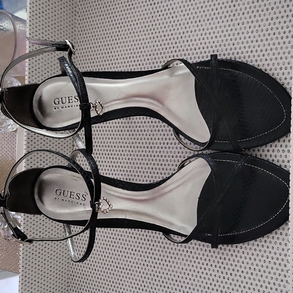 Stunning Guess Sandals - Picture 3 of 4